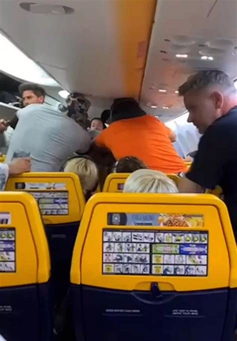 Ryanair flight chaos as brawl breaks out ‘over window seat’ sparking