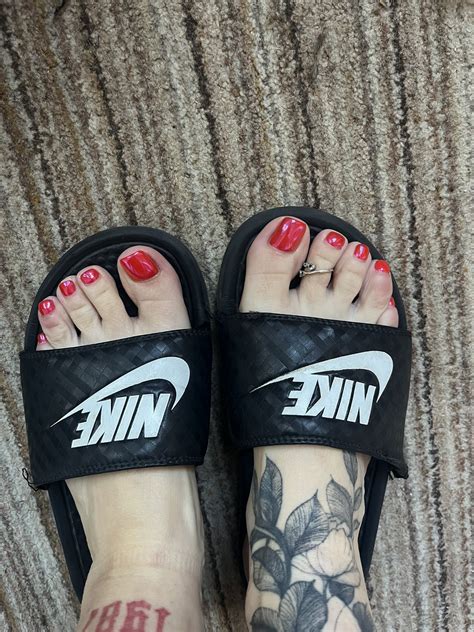 Leyla Hardy's feet