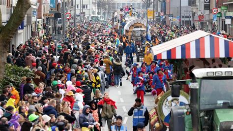 Überblick zu Rosenmontagszug und Kinderzug an Karneval in Aachen