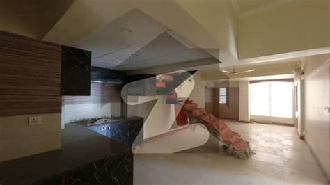 Perfect Prime Location Square Feet Flat In Shaheed Millat Road For