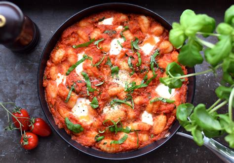 One Pan Gnocchi Med Tomats S Mozzarella Basilika Vegok K