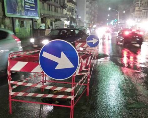 Voragine Si Apre A Palermo Chiuso Tratto Di Strada In Via Armando Diaz