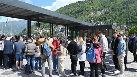 Pienone Di Turisti Stranieri A Como Per Il Ponte