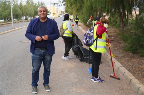 El Ayuntamiento Contin A En Majada Marcial La Campa A De Limpieza