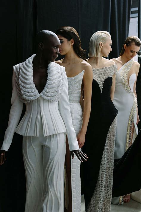 Dans les Coulisses de l Élégance Le Défilé Haute Couture Tony Ward à