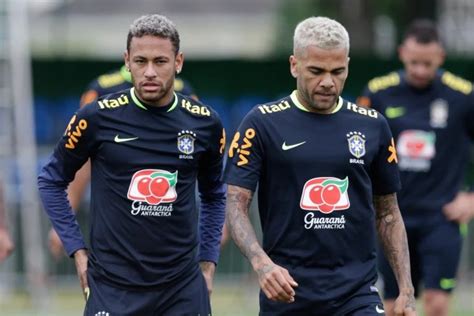 Daniel não tinha dinheiro Neymar explica porque ajudou Daniel Alves