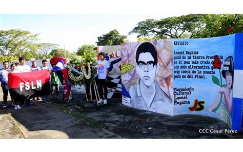 Colocan Ofrenda Floral En Monumento De Leonel Rugama En Su