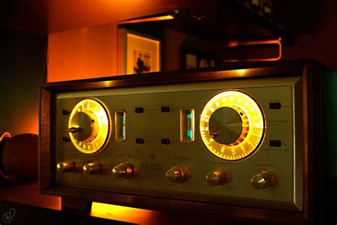 An Old Fashioned Radio Sitting On Top Of A Table