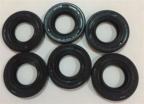 Rubber Black Kick Oil Seal H H Packaging Type Packet At Piece