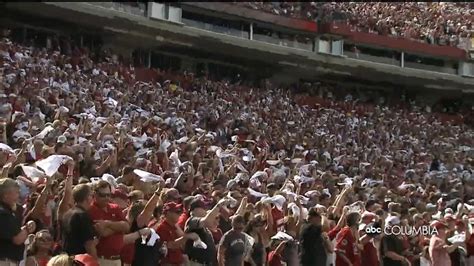 USC students anticipate first Gamecocks football game of the season ...