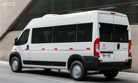 Peugeot Boxer E Citro N Jumper Ganham Vers Es Minibus Revista Carro