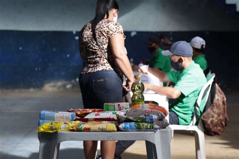 Prefeitura entrega cestas básicas para alunos da Rede Municipal neste