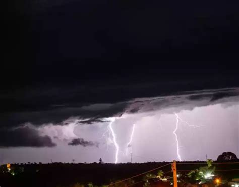 Chuva de raios imagens impressionantes são captadas por fotógrafo veja