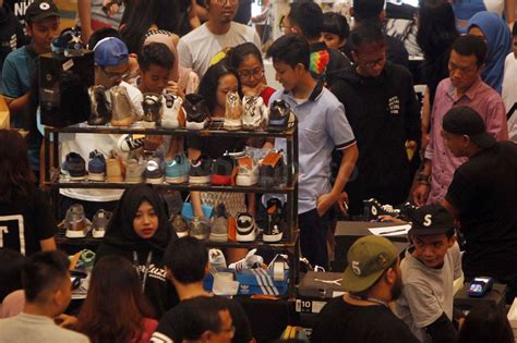 Foto Berburu Sepatu Di Jakarta Sneaker Day