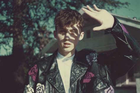 Review Album Blue Neighbourhood Troye Sivan