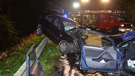 Frontalcrash Frau Stirbt Auf Der L265