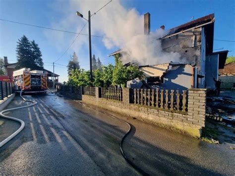 Foto Zapalila Se Kotlovnica Vlasnik Ju Sru Io Rovokopa Em Da Spasi Ku U