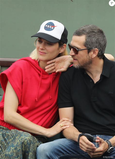 Marion Cotillard Et Son Compagnon Guillaume Canet Dans Les Tribunes Des