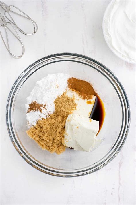 Gingerbread Cheesecake Dip XoxoBella