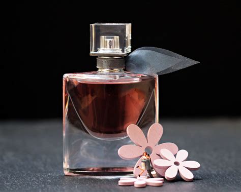 Bottle Couple Flacon Flowers Fragrance Fragrant Gift Give Away