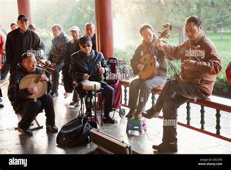 Instrumentos Tradicionales Fotografías E Imágenes De Alta Resolución