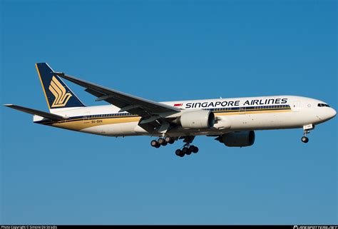 V Svh Singapore Airlines Boeing Er Photo By Simone De Stradis