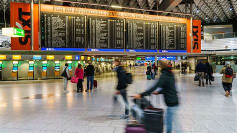 70 000 Passagiere Betroffen Wieder Lufthansa Streik Am Flughafen Frankfurt