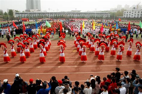 学校第二十届学生运动会暨第五届教职工趣味运动会开幕 河南科技大学