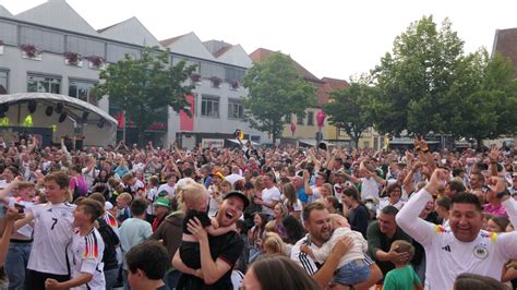 FOTOS Lange Einkaufsnacht Haßfurt 2024 EM Public Viewing Licha Media