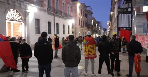 Teramo La Casa Del Popolo Scende In Piazza Per Il Diritto All Abitare