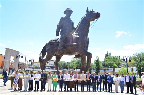 Develan Placa Conmemorativa Al Pie Del Monumento Del General Villa En