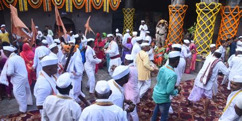 Pune: Sant Dnyaneshwar Maharaj Palkhi Sets Off On Sacred Journey To ...