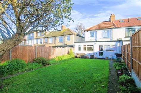 3 Bed End Terrace House For Sale In Windmill Lane Greenford Ub6 Zoopla