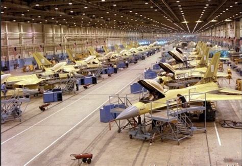 El último F 16 construido en Fort Worth deja la fábrica Lockheed