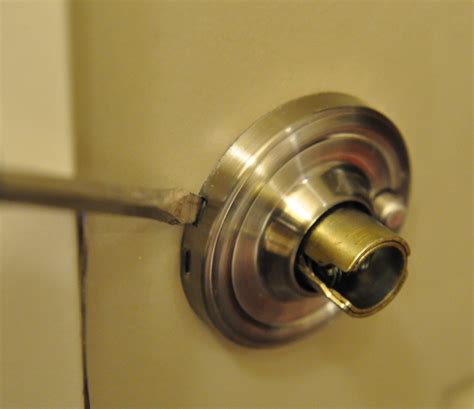 Weslock door knob removal – Door Knobs