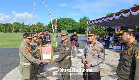 Nusabali Satpol Pp Lakukan Penertiban Secara Humanis