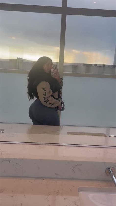 Alex Blair 🍑🎤💕😈 On Twitter Airport Thotty Behavior 🤣🤪