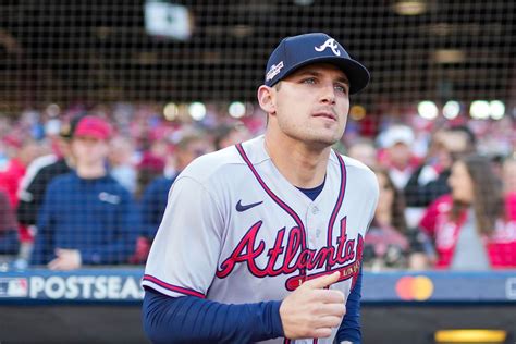 Just In Braves Top Star Propose To His Fiancee After Win Against San