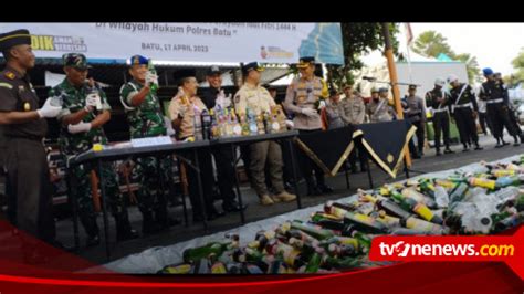 Forkompimda Kota Batu Musnahkan Ribuan Botol Miras Dan Narkoba Hasil