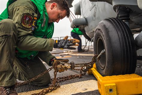 Dvids Images Hsm Det Sailors Traverse Mh R Aboard Ddg