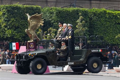 Desfile C Vico Militar Conmemora Bicentenario Del Heroico Colegio