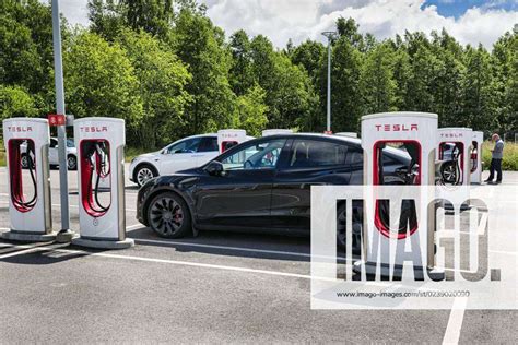 Tesla Ladestationen Für Elektrofahrzeuge Supercharger Stromtankstelle