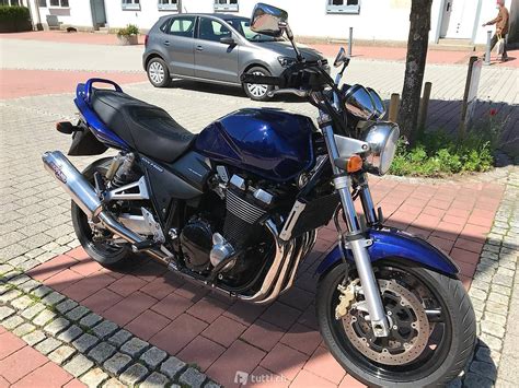 B Renstarkes Naked Bike Suzuki Gsx Mit Remus Auspuff Im Kanton