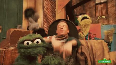 Macklemore And Oscar The Grouch Perform Thrift Shop Parody Macklemore Sesame Street Oscar