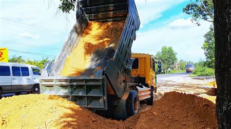 Hyundai Dump Trucks Bulldozer Loading Truck Dump Truck Bulldozer