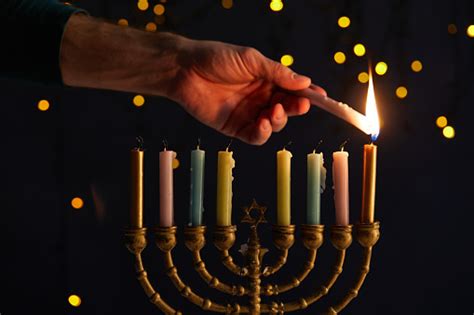 Lighting Chanukah candles - UJS