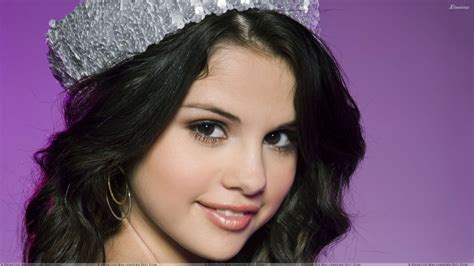 Selena Gomez Eyes Selena Gomez Cute Smiling And Purple Background