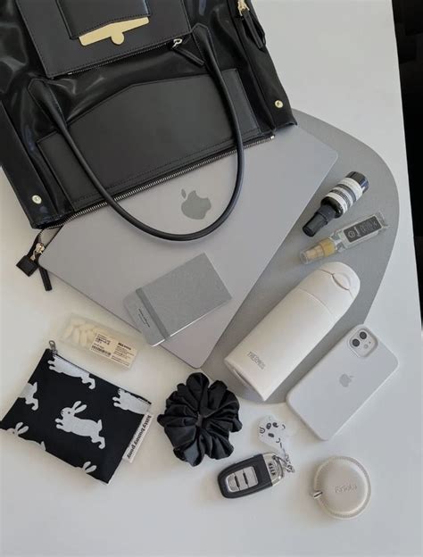 Whats In My Bag Aesthetic In 2023 Handbag Essentials Everyday Bag