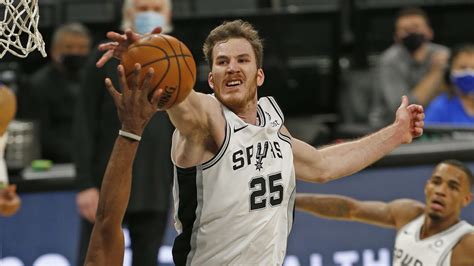 Spurs Debate Series Should Jakob Poeltl Remain A Starter