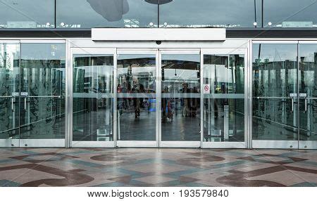 Airport Terminal Image & Photo (Free Trial) | Bigstock